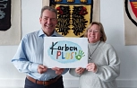 Bürgermeister Guido Rahn und Fachbereichsleiterin Heike Herrmann freuen sich mit „Karben PLUS“ den Erzieherinnen und Erziehern in Karben ab sofort ein höheres Gehalt ermöglichen zu können.