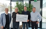Holzhauer-Pumpen spendet 2000 Euro an Karbener Flüchtlingshilfe