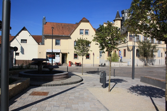 Platz am Kreuzgassbrunnen 1