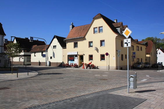 Platz am Kreuzgassbrunnen 2