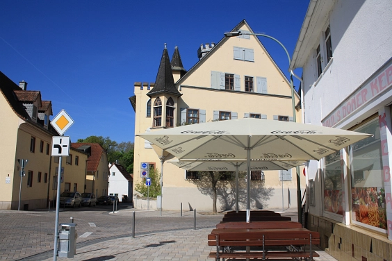 Platz am Kreuzgassbrunnen 3