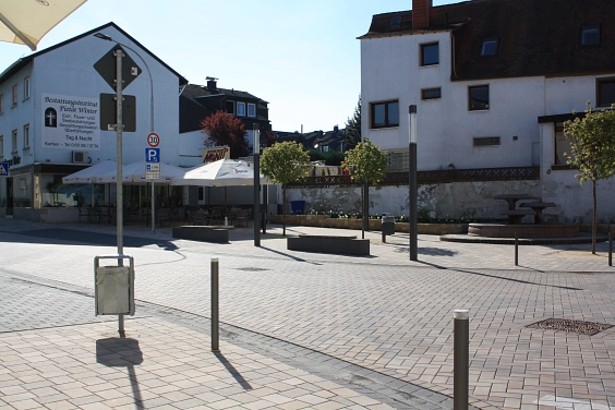 Platz am Kreuzgassbrunnen 4